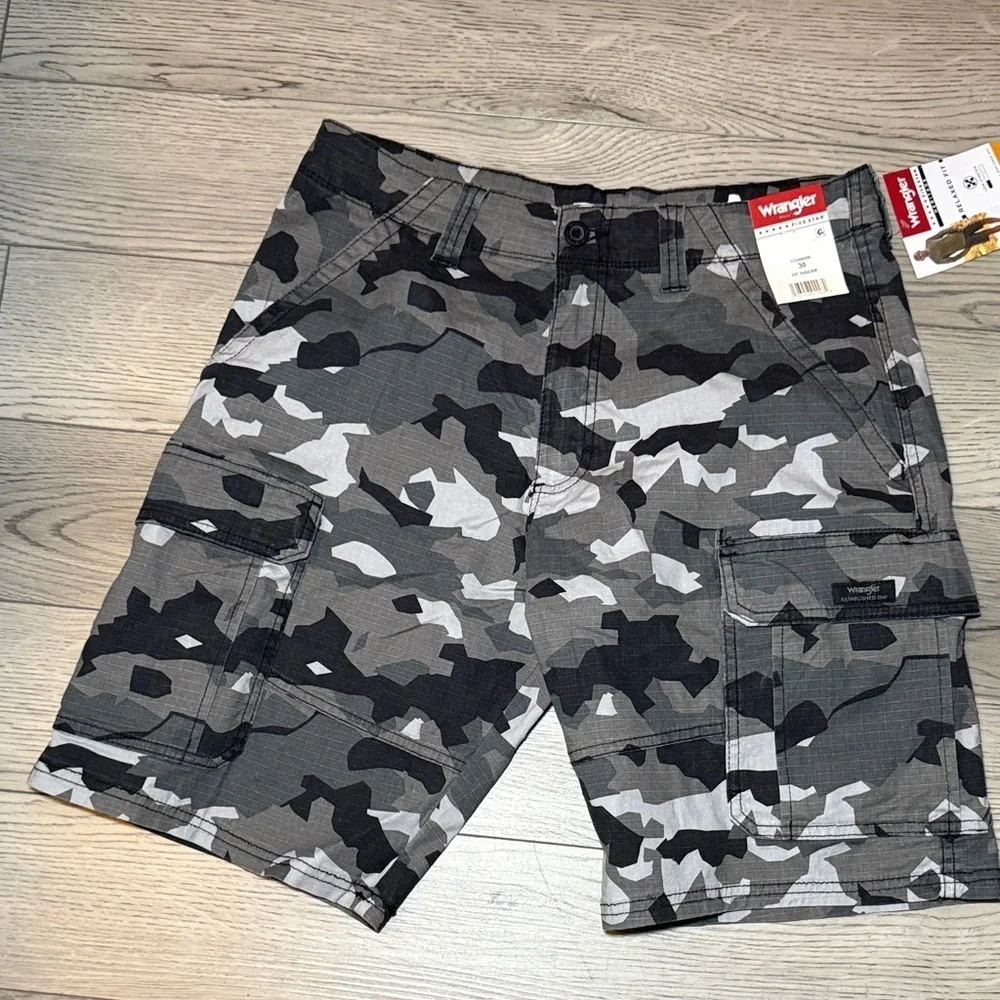 Wrangler Men's Camouflage Stretch Cargo Shorts Black Gray White Camo Relaxed Fit